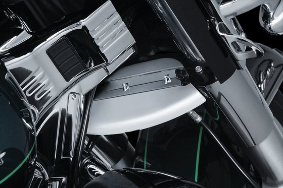 SCREAMIN EAGLE ROAD KING CVO (2014 - 2014) lower wind deflector for windshield/fairing group | KURYAKYN