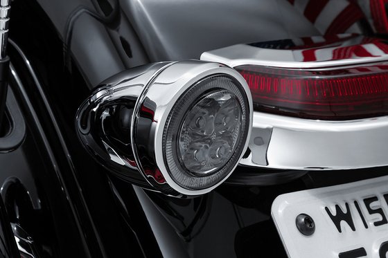 CVO SOFTAIL CONVERTIBLE (2010 - 2012) "rear chrome/smoke light fang" | CIRO