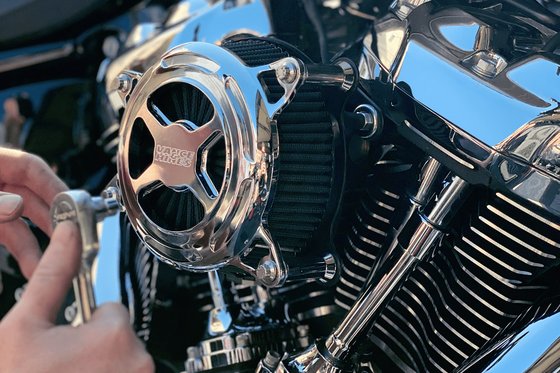 CVO ELECTRA GLIDE ULTRA CLASSIC (2006 - 2013) air cleaner vo2 "x" chrome | VANCE & HINES