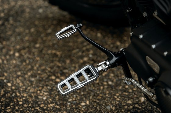 HERITAGE SOFTAIL CLASSIC (1986 - 2017) dill slv foot pegs with male adapters | KURYAKYN