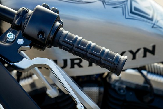 SPORTSTER 1200 LOW (2006 - 2011) "black handlebar grips" | KURYAKYN