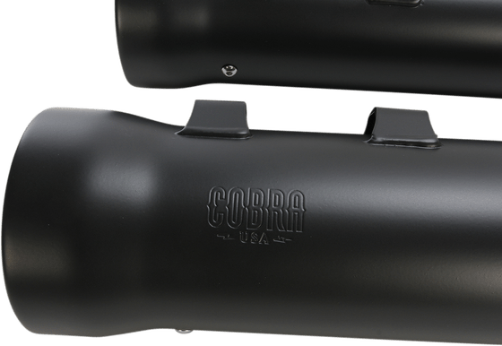 ROAD GLIDE LIMITED CLASSIC (2020 - 2022) 4-1/2" round slip-on mufflers in raven black | COBRA