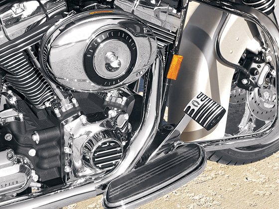 SOFTAIL STREET BOB (2018 - 2022) finned black brake pedal | COVINGTONS