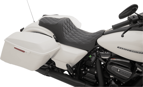 SCREAMIN EAGLE ROAD KING CVO (2008 - 2014) predator iii double diamond seat | DRAG SPECIALTIES SEATS