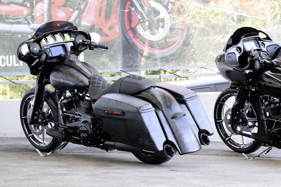 CVO STREET GLIDE (2010 - 2022) custom rear fender conversion kit in black | CULT WERK