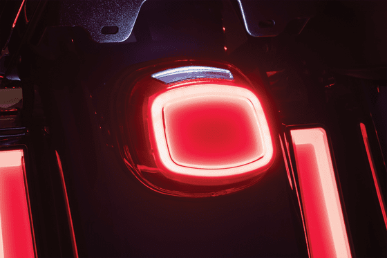 ROAD KING CUSTOM (2004 - 2007) tracer red taillight | KURYAKYN