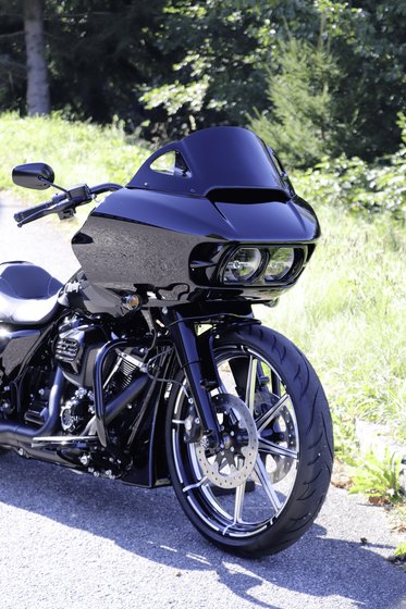 ROAD GLIDE LIMITED CLASSIC (2020 - 2022) black windshield | CULT WERK