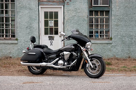 SPORTSTER 883 LOW (2005 - 2019) slim polished windshield trim for batwing fairing | MEMPHIS SHADES HD