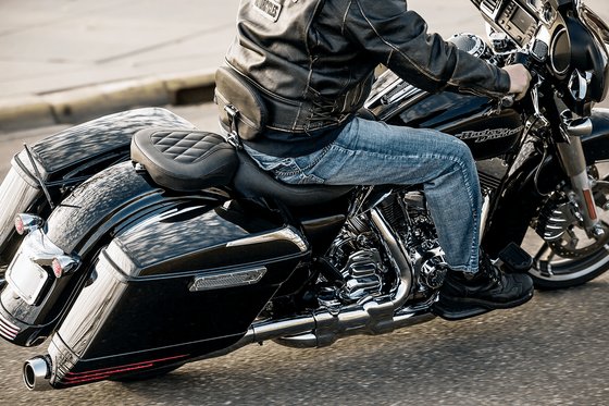 ELECTRA GLIDE STANDARD POLICE (1997 - 2022) pillion pad tripper diamond stitch black | MUSTANG