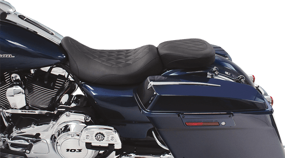 CVO STREET GLIDE (2010 - 2022) wide tripper solo diamond stitch seat | MUSTANG