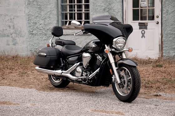 CVO FAT BOB (2009 - 2010) slim polished windshield trim for batwing fairing | MEMPHIS SHADES HD