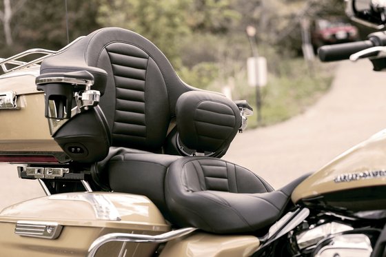 ROAD KING (2008 - 2022) deluxe touring 2-up seat | MUSTANG