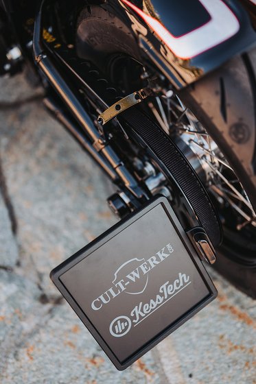 SOFTAIL DELUXE (2018 - 2020) license plate de brkout | CULT WERK