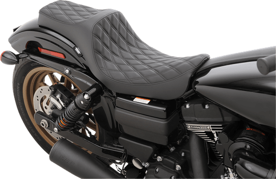 DYNA WIDE GLIDE (2006 - 2017) predator iii double diamond black seat | DRAG SPECIALTIES SEATS