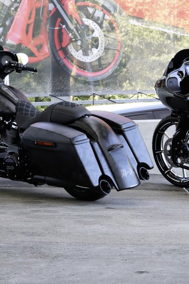 SCREAMIN EAGLE ROAD KING CVO (2013 - 2013) custom rear fender conversion kit in black | CULT WERK