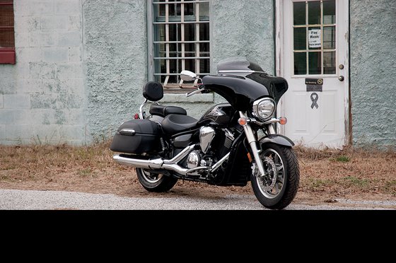 SOFTAIL SLIM (2012 - 2021) slim polished windshield trim for batwing fairing | MEMPHIS SHADES HD