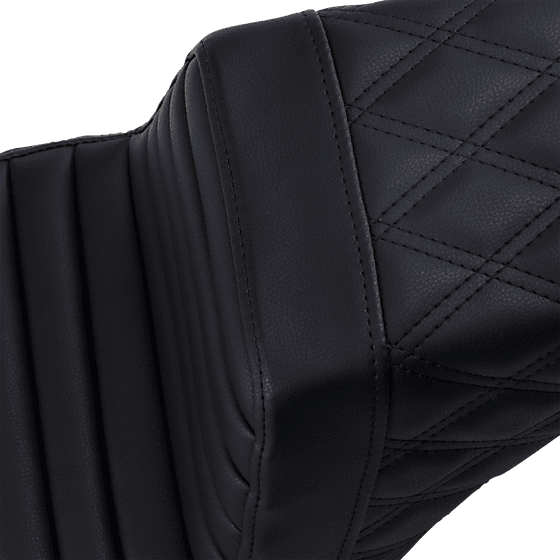 SOFTAIL STREET BOB (2018 - 2022) seat stepup for harley softtail in black | SADDLEMEN