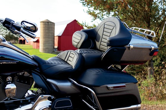 ROAD GLIDE SPECIAL (2015 - 2022) deluxe touring 2-up seat | MUSTANG