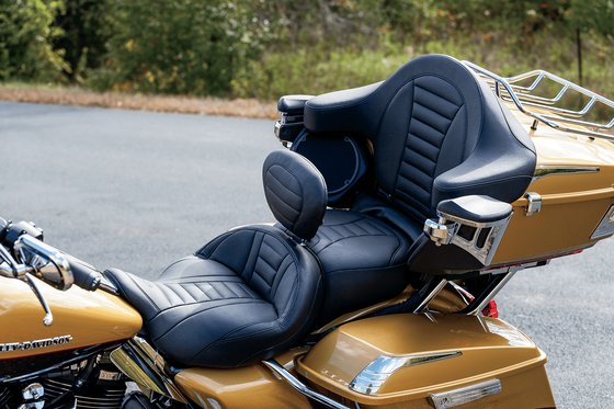 ROAD KING CLASSIC (2008 - 2019) deluxe touring 2-up seat | MUSTANG