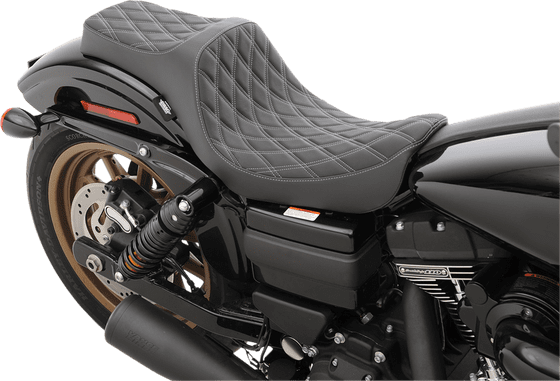 DYNA WIDE GLIDE (2006 - 2017) predator iii double diamond seat | DRAG SPECIALTIES SEATS