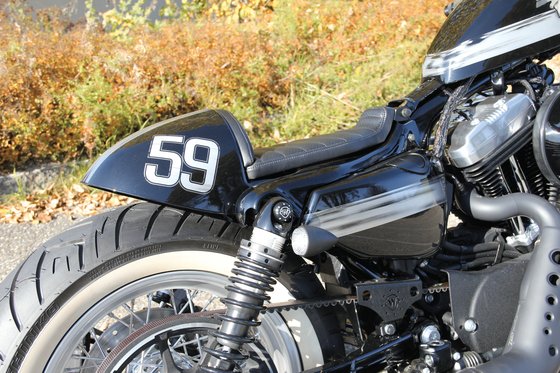 SPORTSTER 883 R ROADSTER (2004 - 2015) cafe galinis sparnas su sėdyne harley xl | CULT WERK