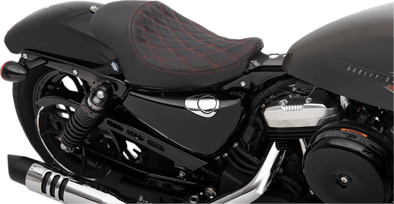 SPORTSTER 1200 SUPER LOW (2014 - 2020) 3/4 solo sėdynės iš džiovintų raudonų nailonų | DRAG SPECIALTIES SEATS