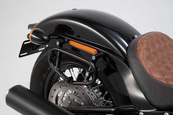 SOFTAIL LOW RIDER (2018 - 2021) slc šoninis laikiklis r - juodas harley davidson softail | SW-MOTECH