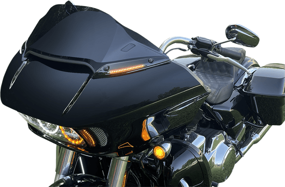 ROAD GLIDE CUSTOM (2018 - 2022) priekinio stiklo apdailos filtras juodas | CUSTOM DYNAMICS