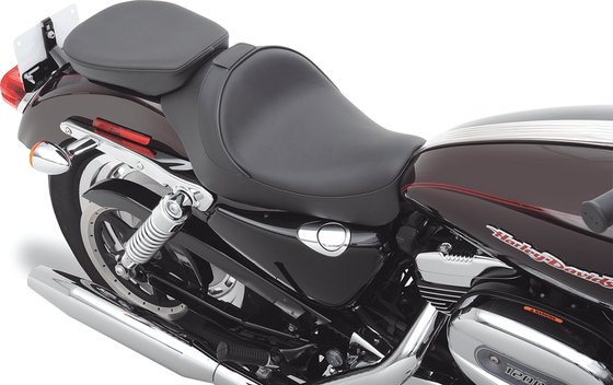 SPORTSTER FORTY-EIGHT (2010 - 2022) galinė solo vinilinė juoda sėdynė harley sportster | DRAG SPECIALTIES SEATS